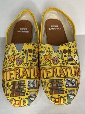 Groove Bags Literature Hamlet Prose Size 7.5 W Slip On Shoes